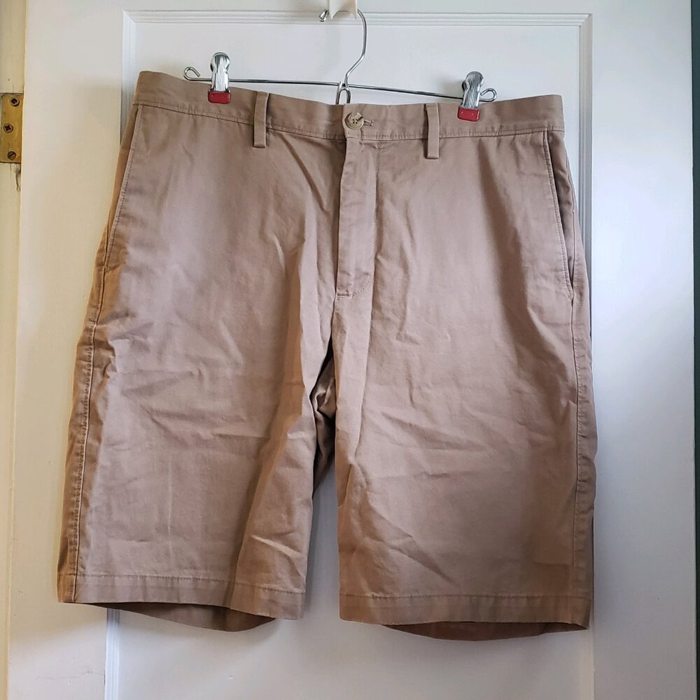 EUC Men's Banana Republic khaki Emerson shorts size 34